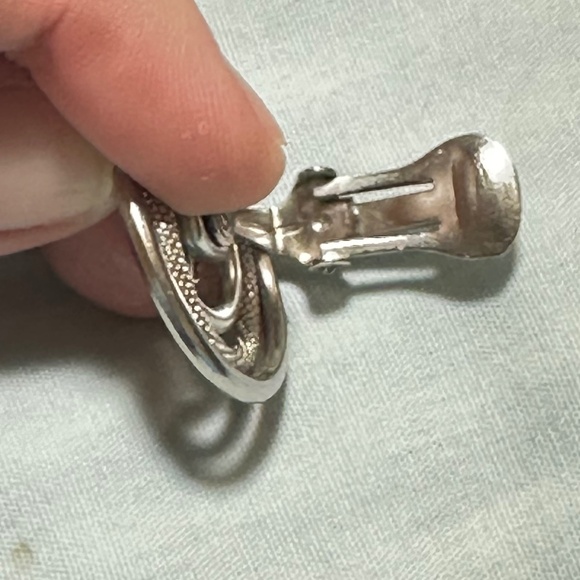 2/$20 Silver Tone Earrings Cala Lilly Clip On’s Metal Swirl Style Vintage - Picture 6 of 11